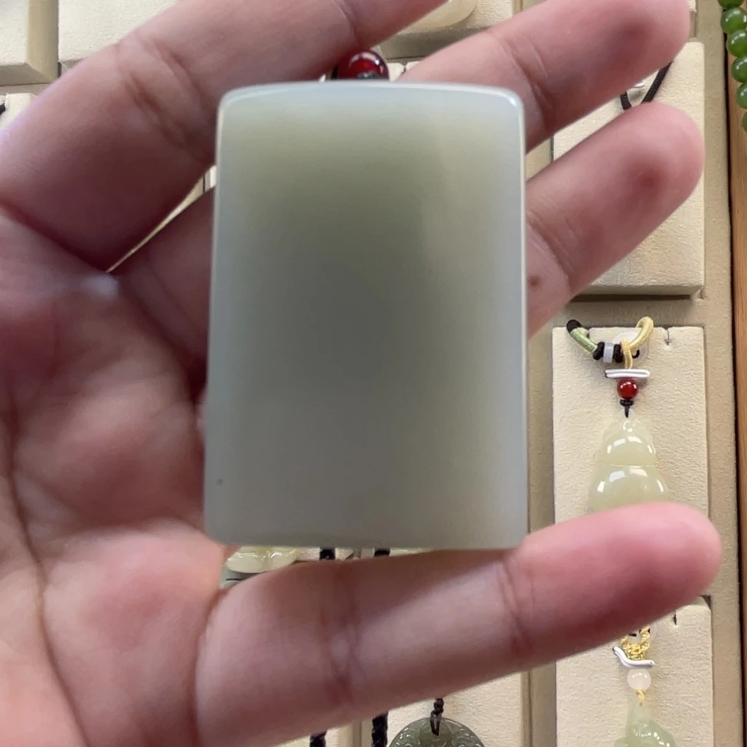 张***业和田玉（糖玉）未镶嵌颈饰