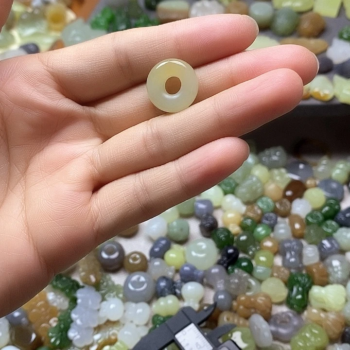 未镶嵌和田玉挂件甜甜圈