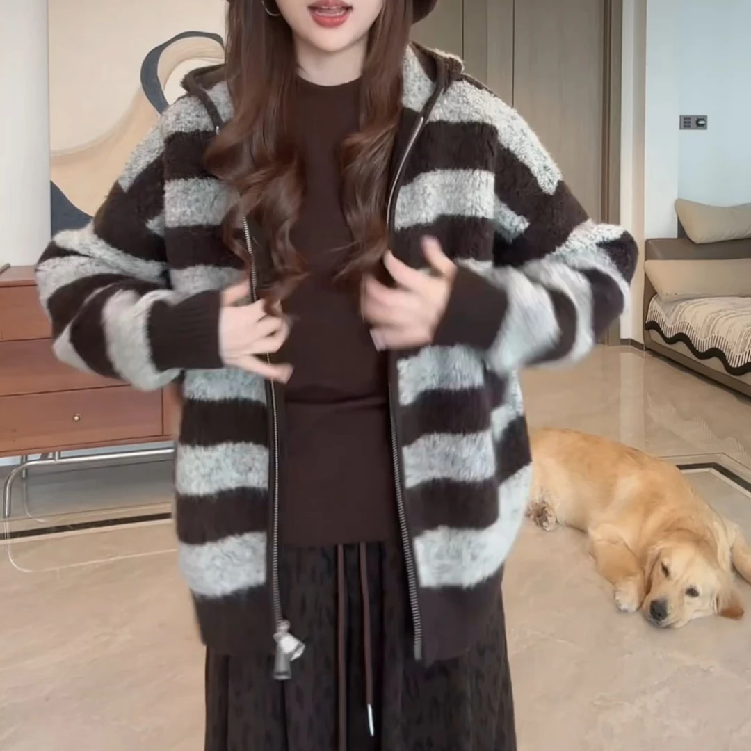2025秋冬复古慵懒风宽松双头拉链连帽口袋条纹毛衣外套LK2507290