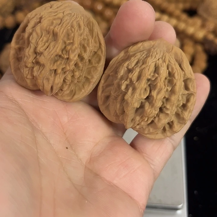 文玩核桃把件41左右微微虎头，编号012