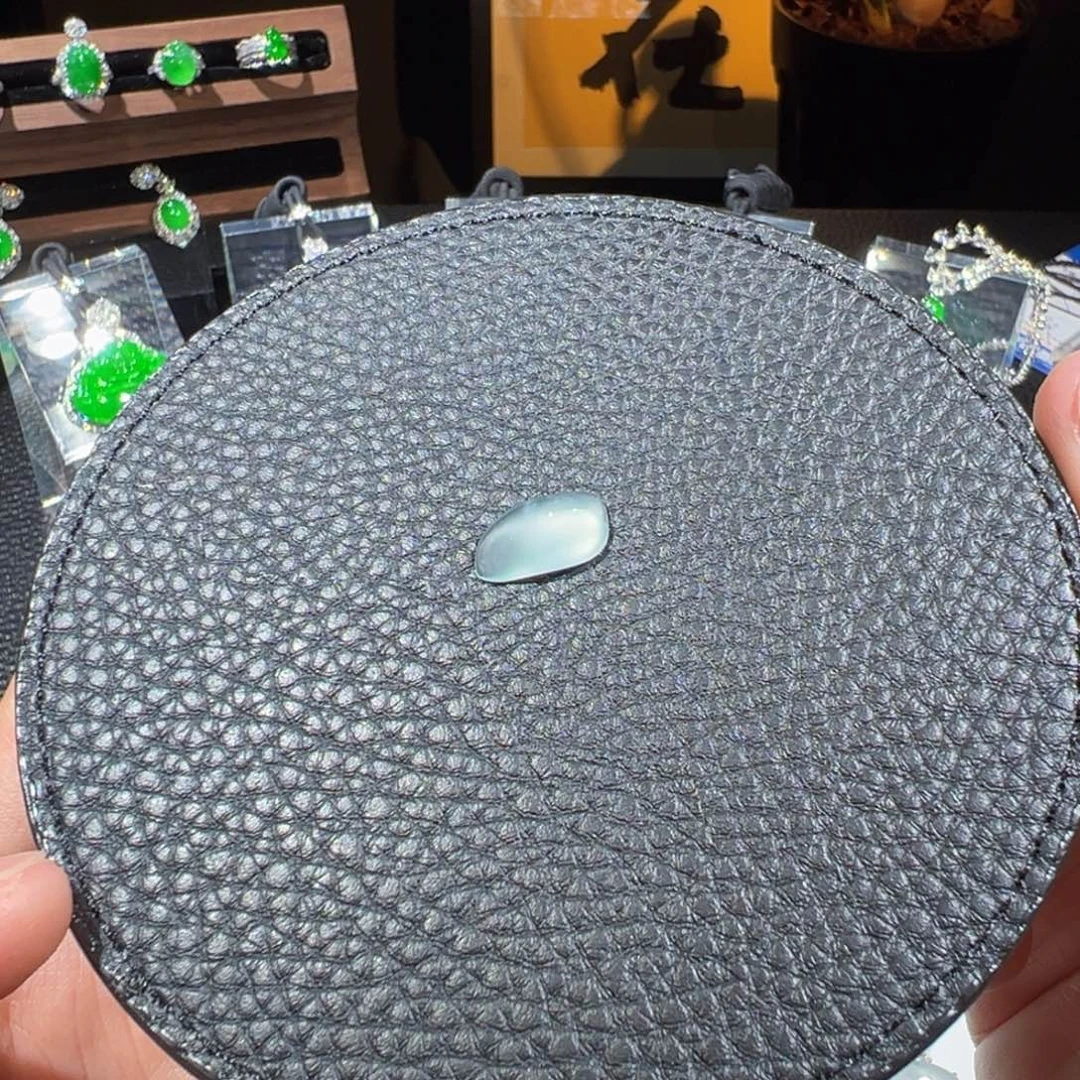 翡翠裸石003 玻璃种大地舍利天空蓝随形蛋面