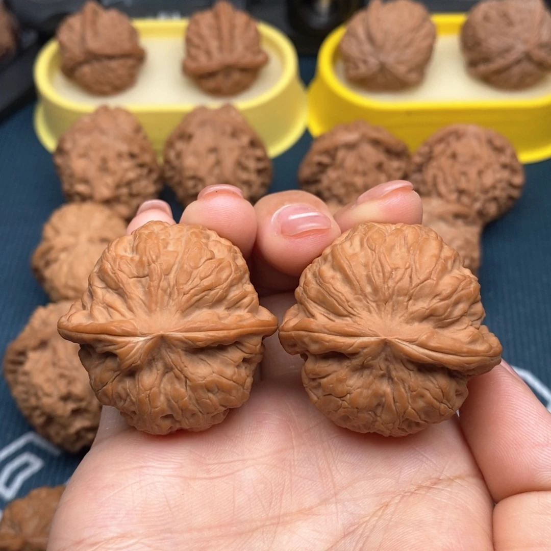 文玩核桃吊坠雪狮39