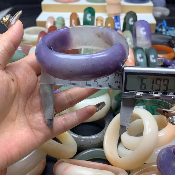 未镶嵌手镯石英质玉