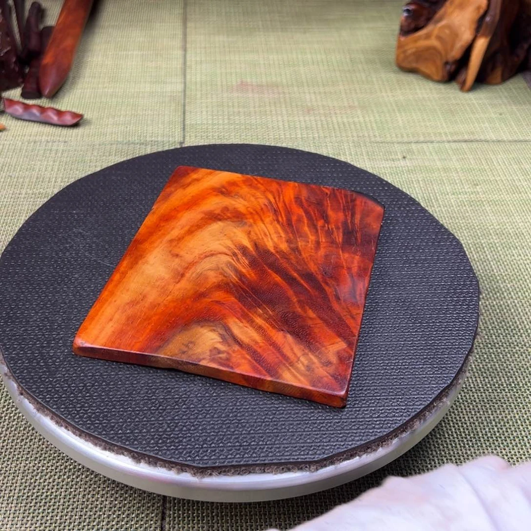 大果紫檀（缅甸花梨）。**。