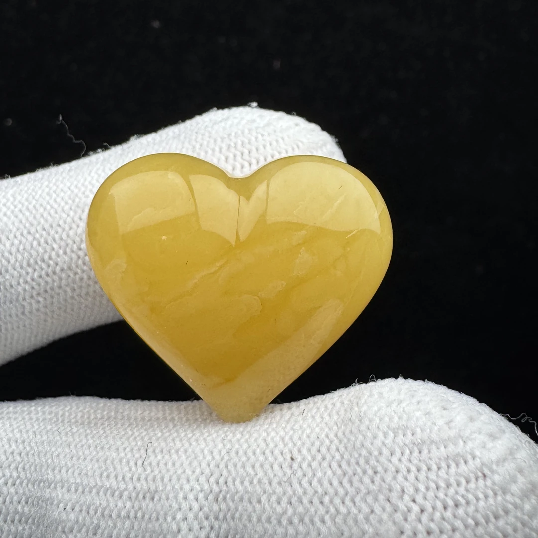 M5594天然蜜蜡 雕刻爱心 28*24.4*14.3mm支持鉴定 假一罚四