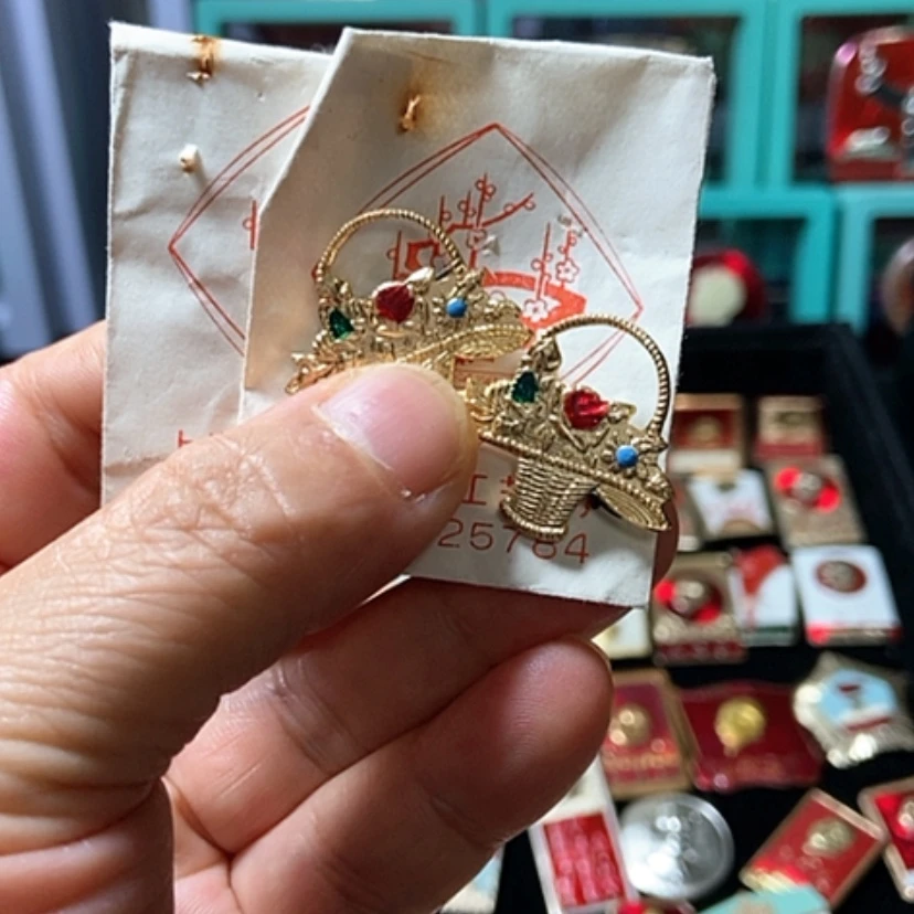 【闪购商品】铝六七十年代的2枚章