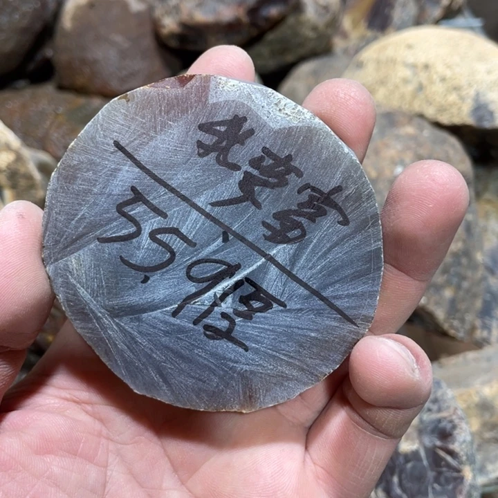 定制玛瑙我***?私人定制天然难熬工费