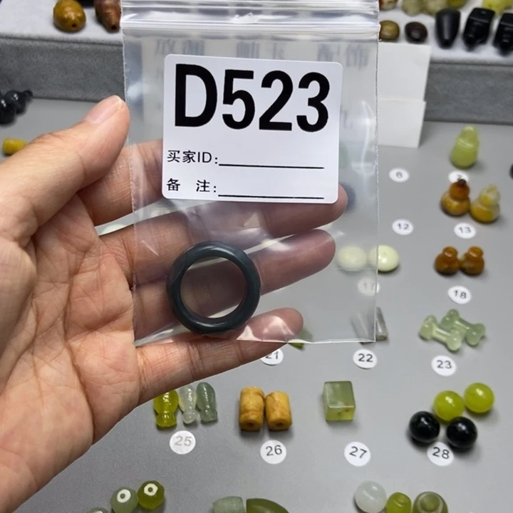 楼***雨蛇纹石玉未镶嵌颈饰