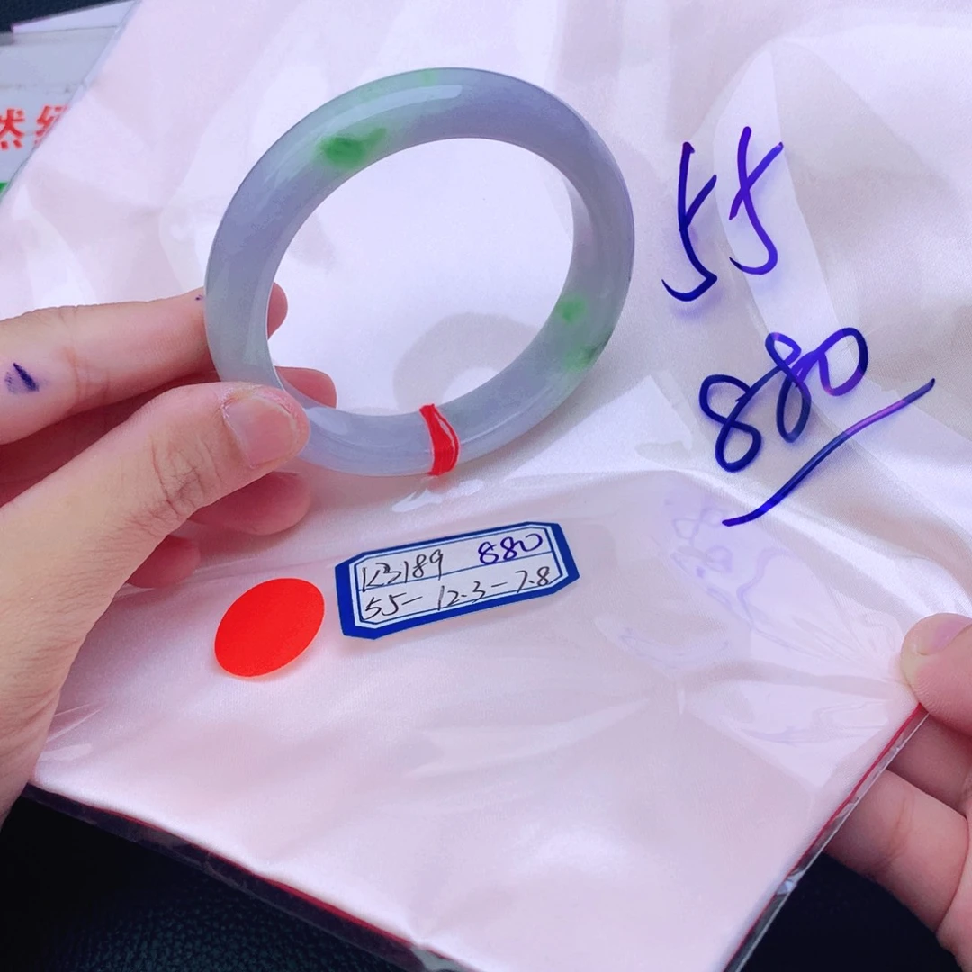 翡翠手镯未镶嵌翡翠