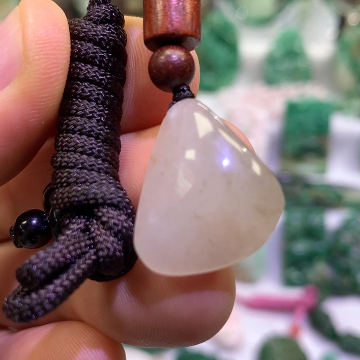 独山玉未镶嵌颈饰