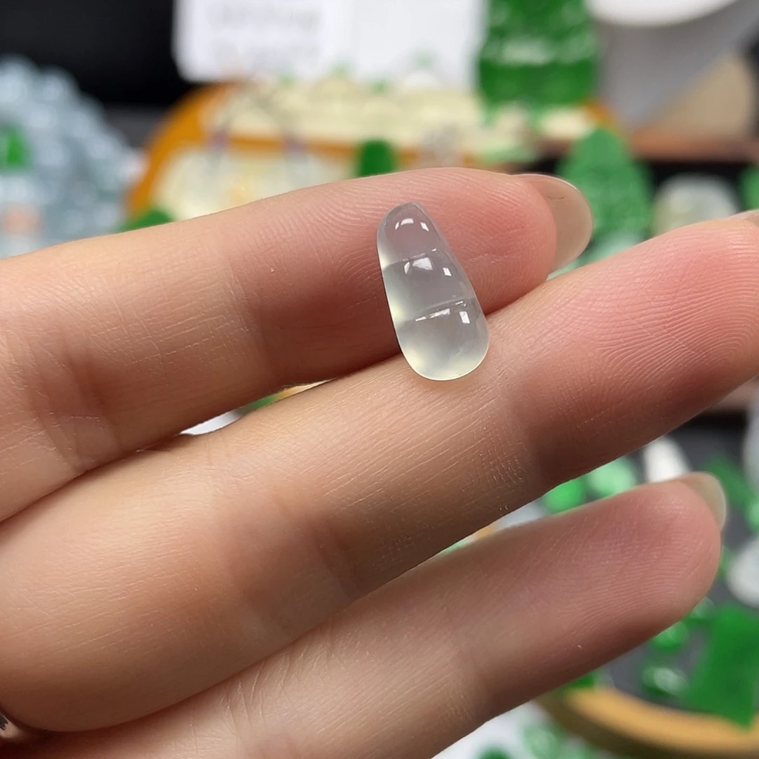 翡翠未镶嵌颈饰林亦珠宝冰福豆