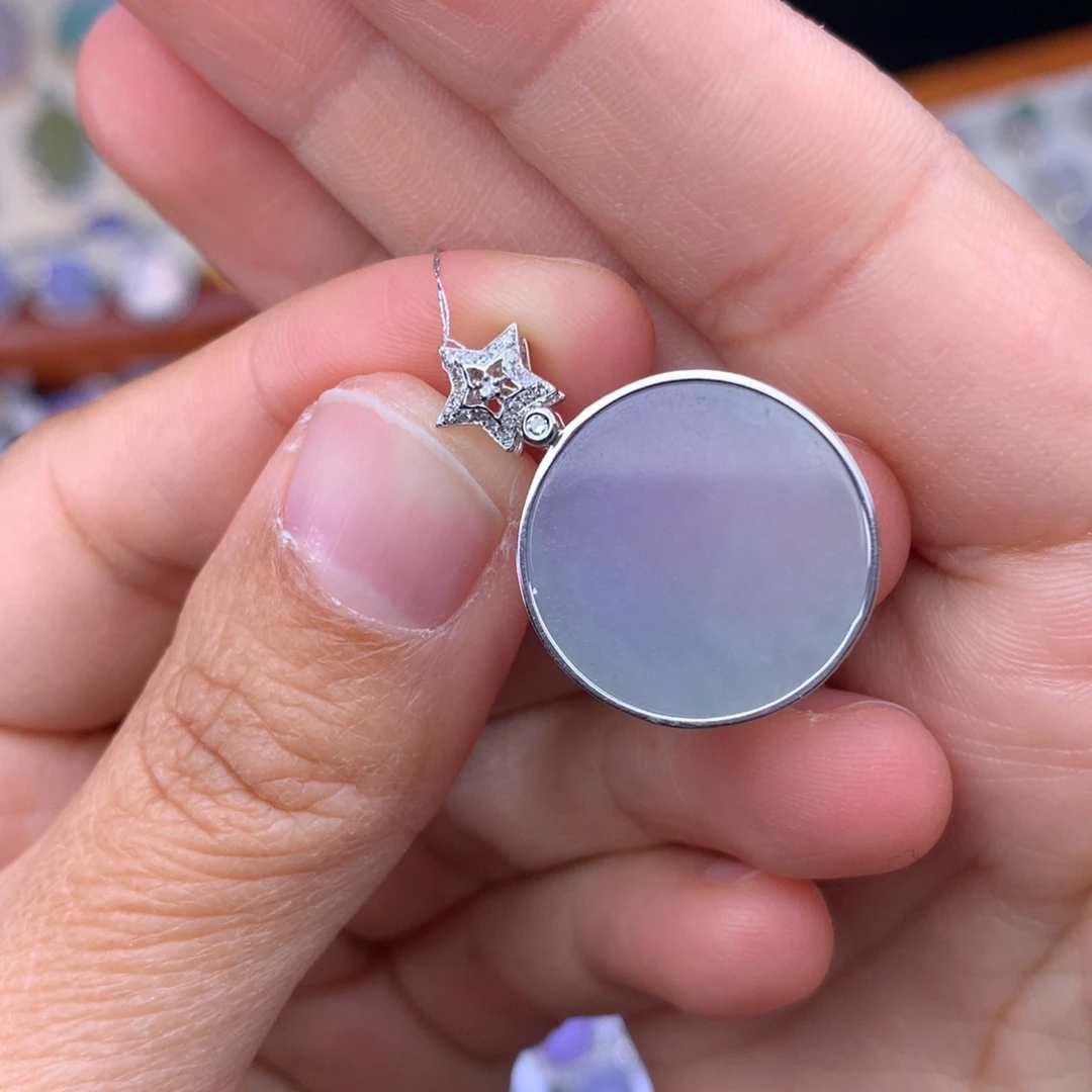 翡翠吊坠(不含链)18K金镶嵌