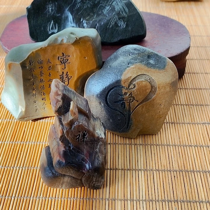 淡***…原石雕刻工艺品手把摆件