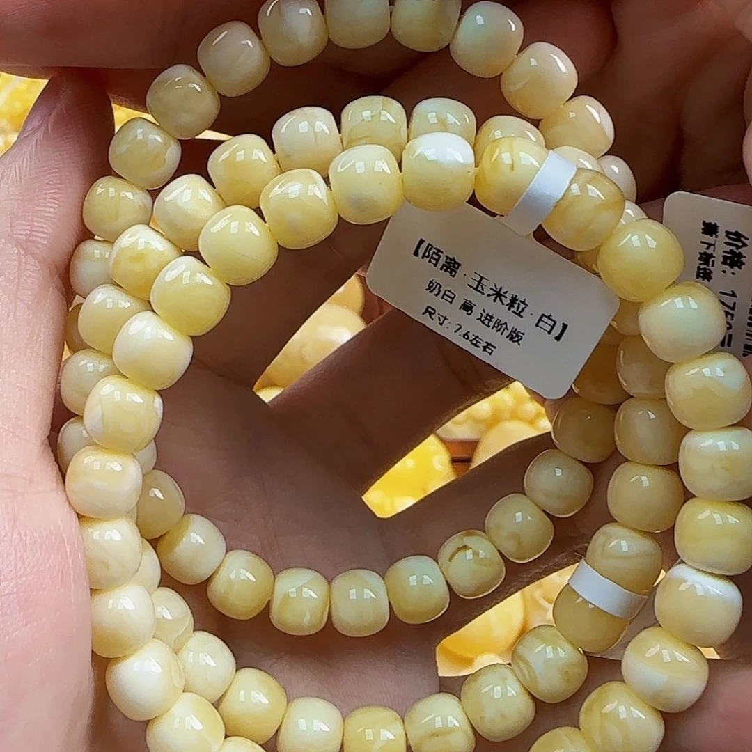 蜜蜡未镶嵌珠宝奇石多样性发一