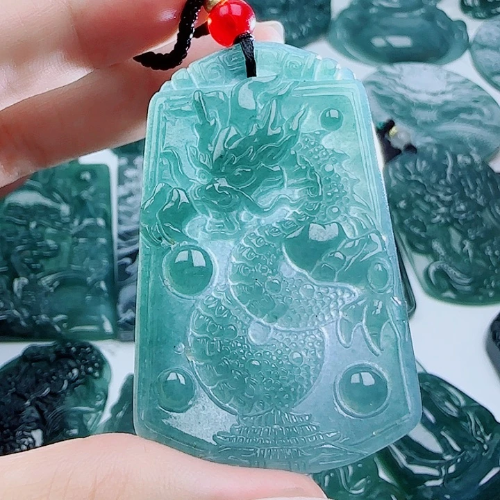 翡翠未镶嵌颈饰多样性发货天然的A货翡翠