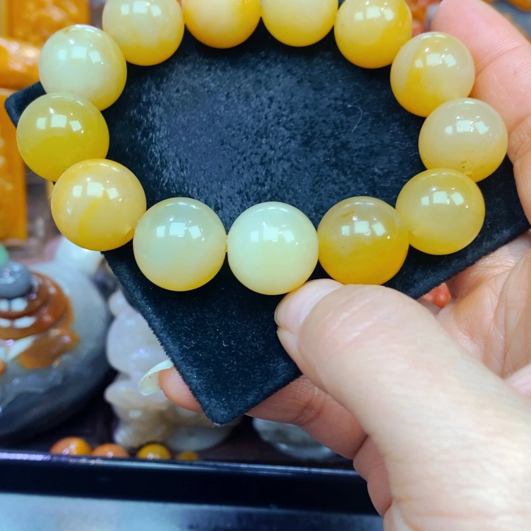 未镶嵌石英质玉（黄龙玉）颈饰