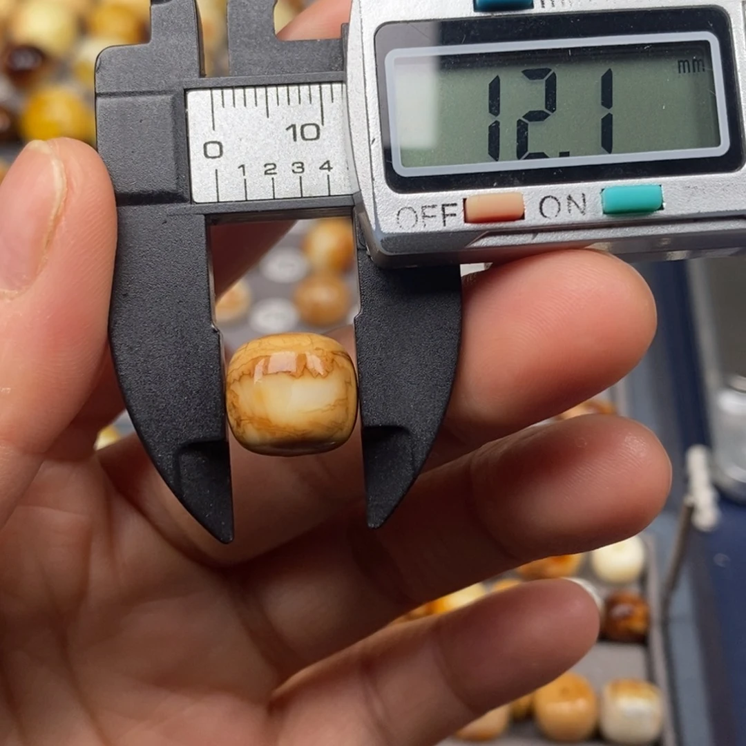 裸石琥珀未镶嵌老型