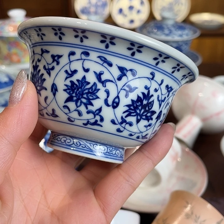 全手工青花缠枝莲压手杯