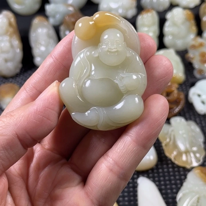 旭***涮和田玉（糖玉）未镶嵌颈饰