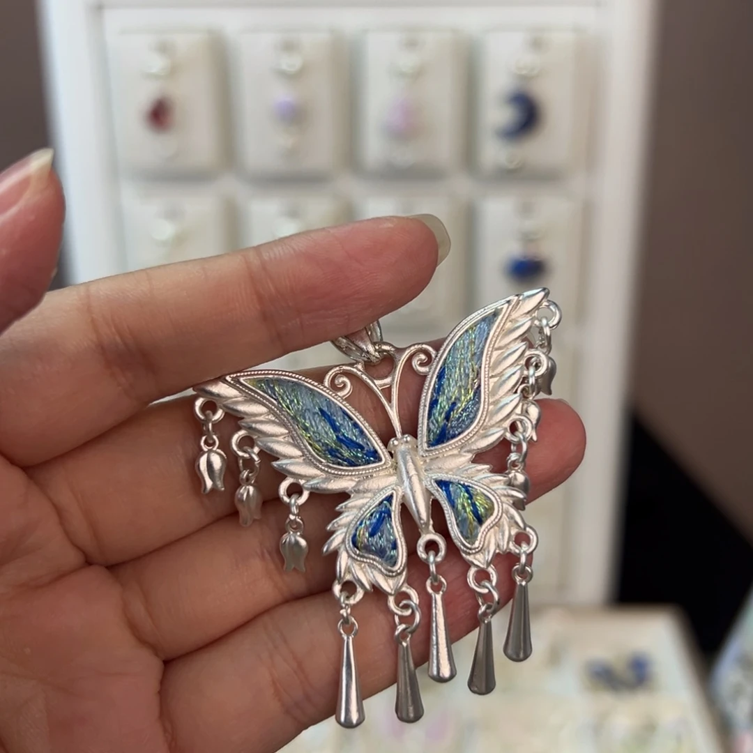 布艺合金蝴蝶吊坠定制