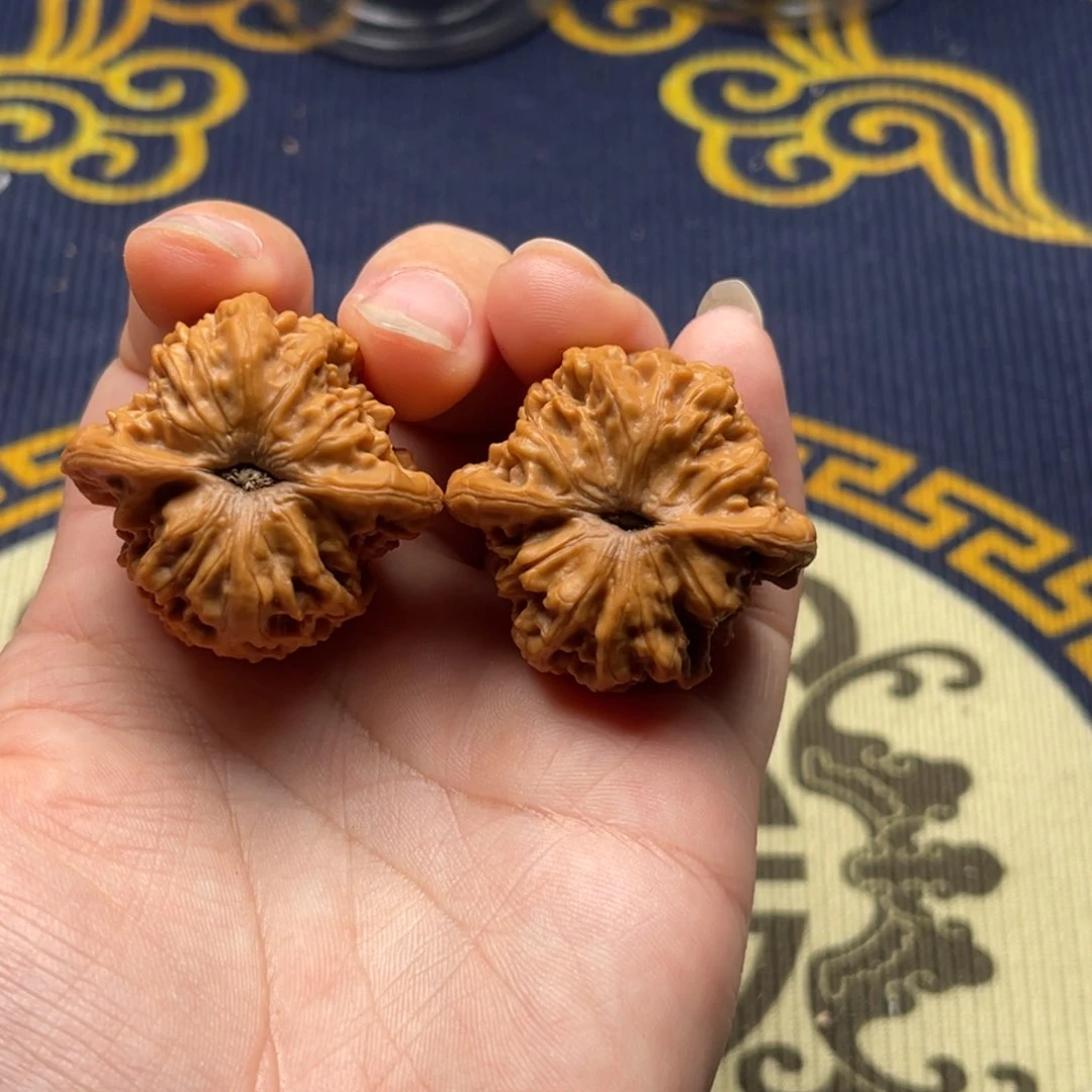 文玩核桃吊坠峯*?红酒杯35