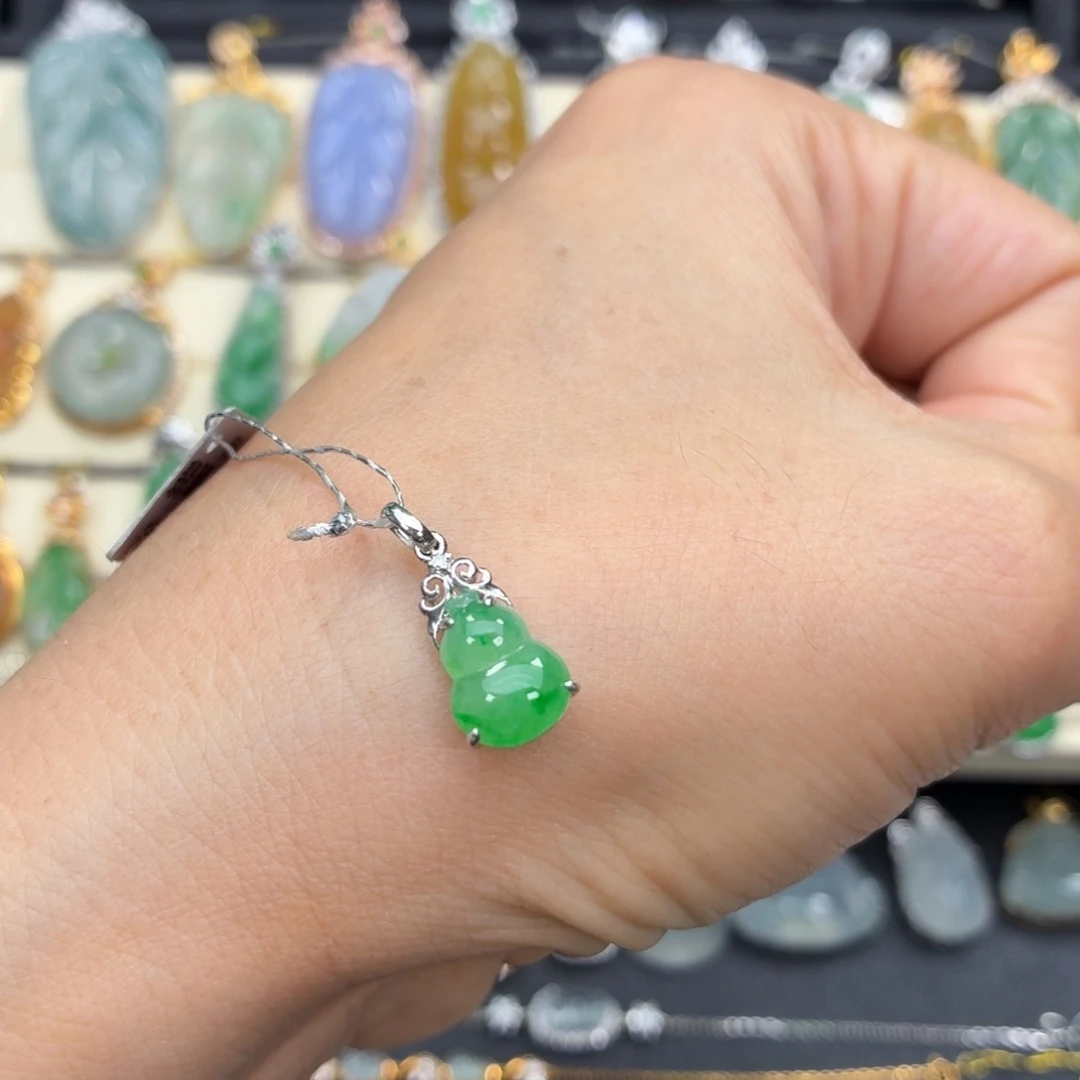 翡翠18K金镶嵌颈饰