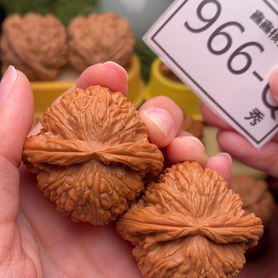 文玩核桃把件白狮44