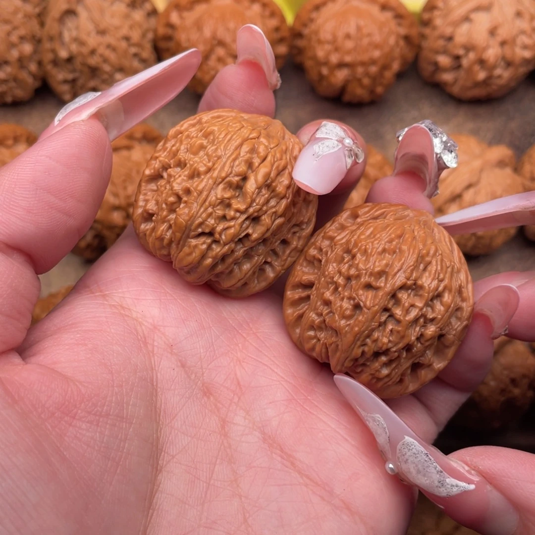 把件文玩核桃全品，绣球34.5手捻