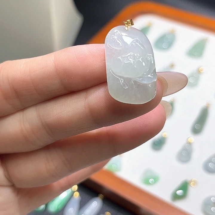 翡翠18K金镶嵌颈饰