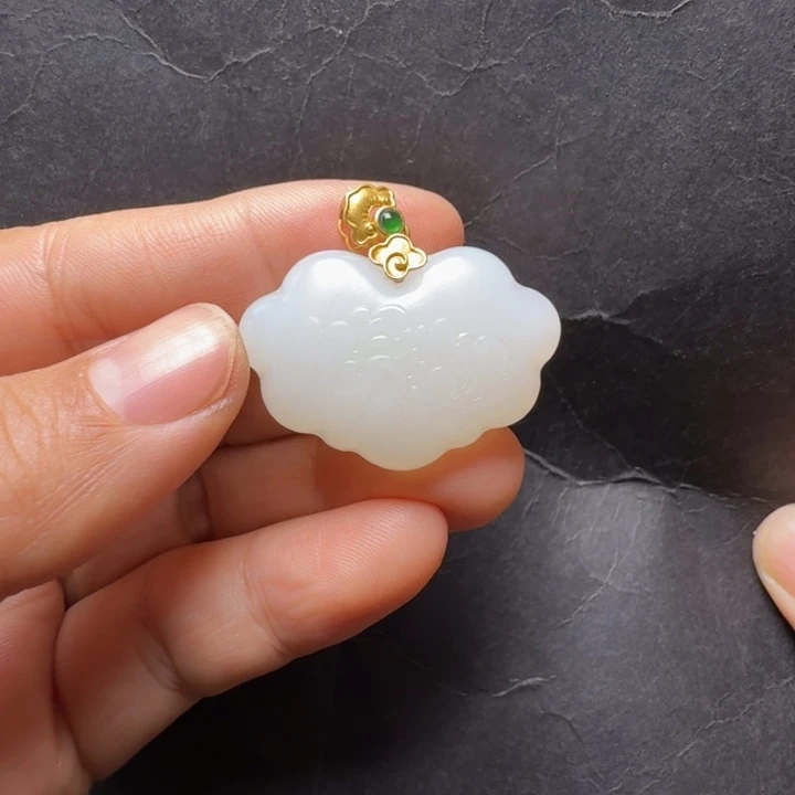 和田玉18K金镶嵌颈饰