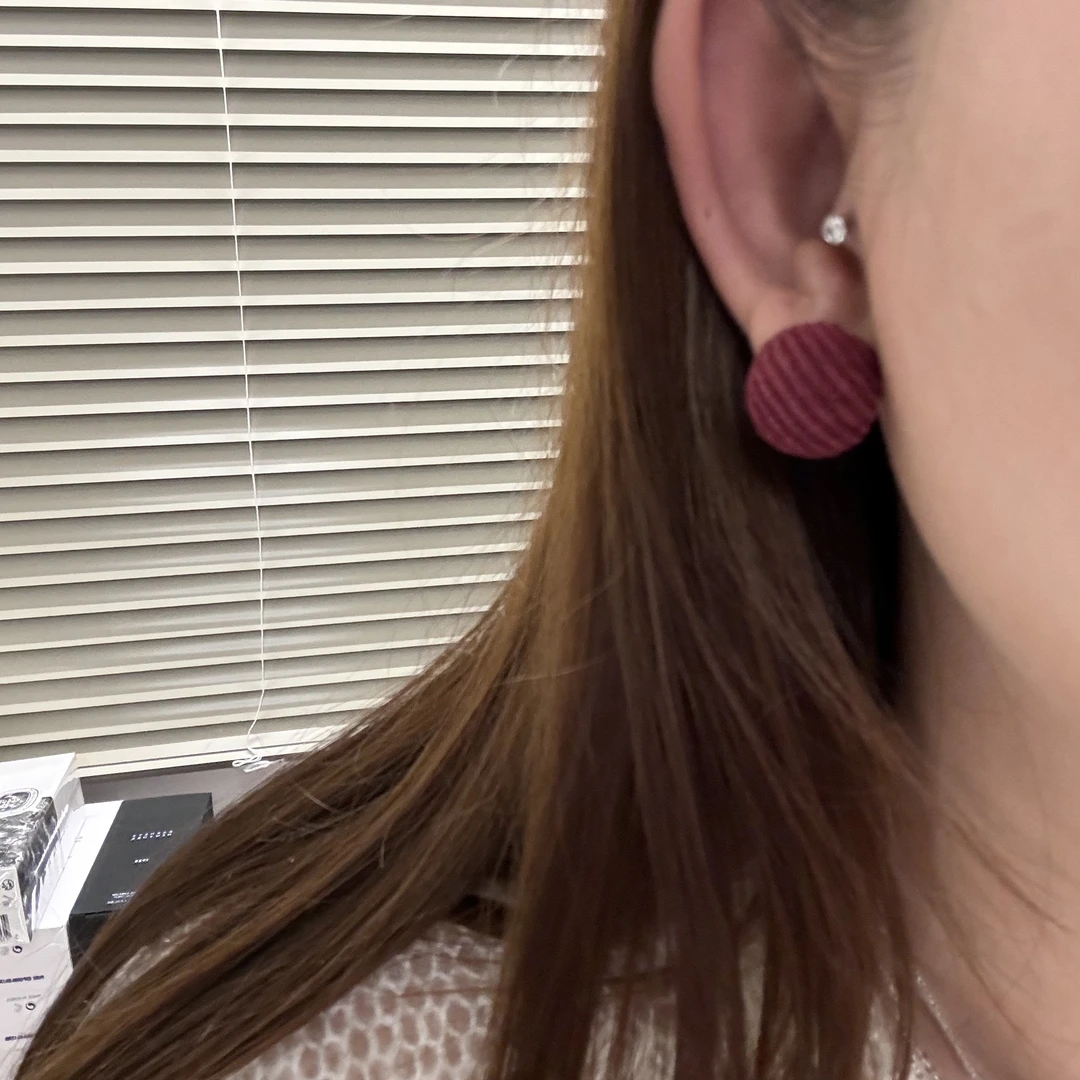 铜合金耳饰 铜合金红色植绒球球耳钉简约甜美耳饰