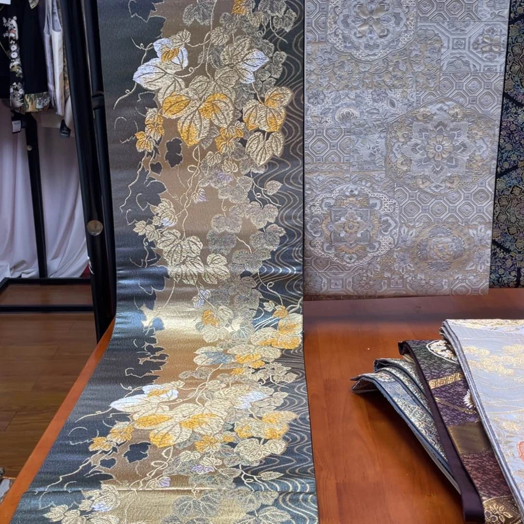 织绣六通织金葡萄藤