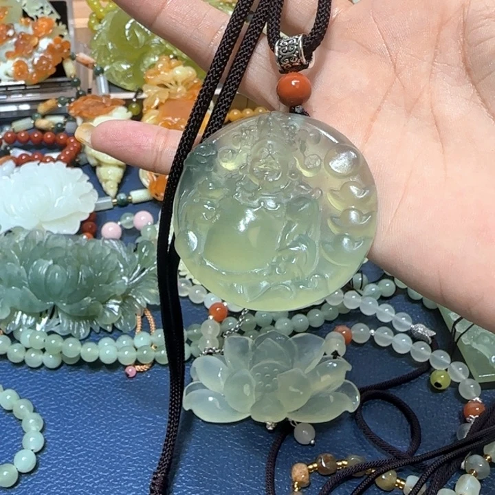 合金蛇纹石玉吊坠