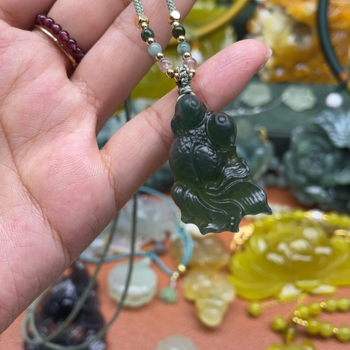 蛇纹石玉未镶嵌吊坠