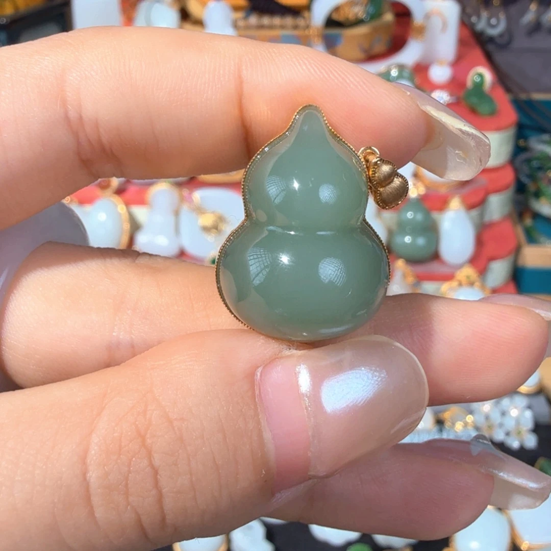 和田玉18K金镶嵌颈饰