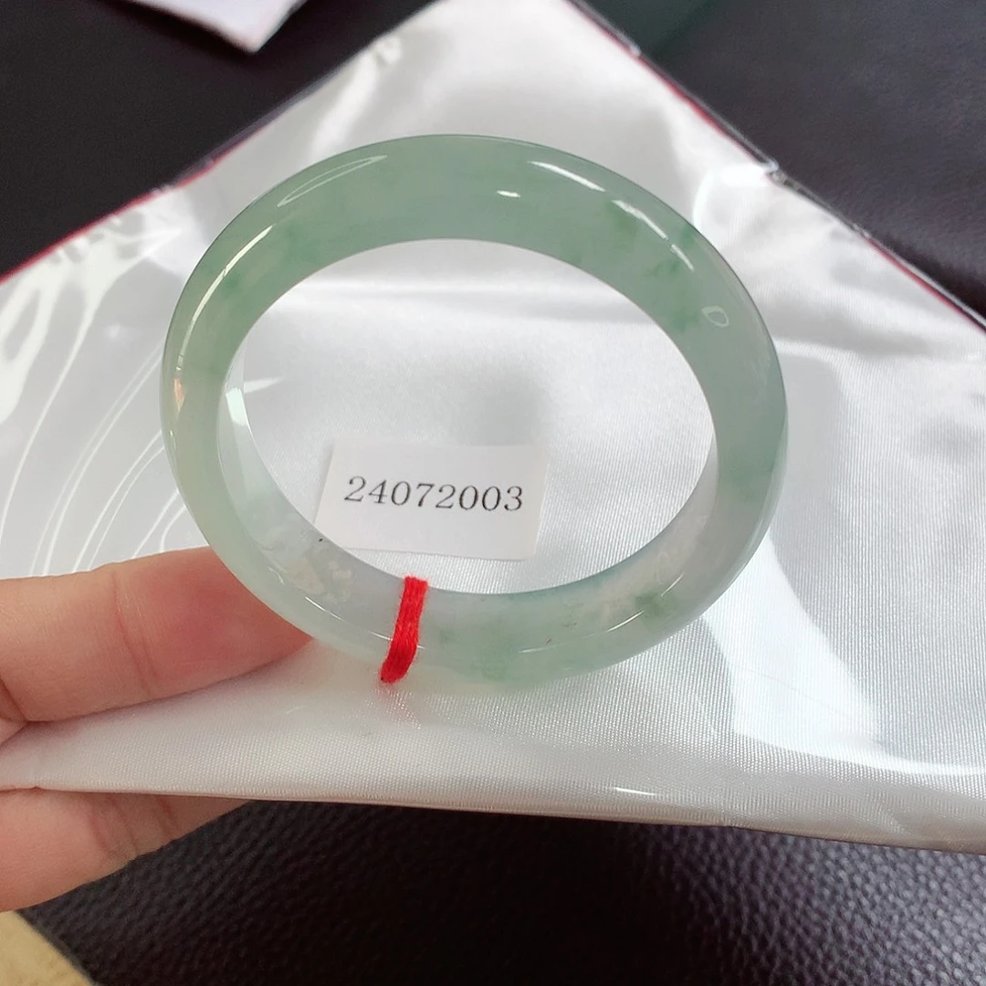 翡翠手镯未镶嵌天然A货翡翠