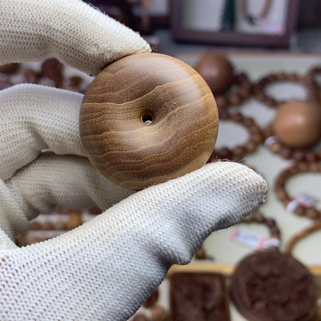 吊坠檀香木印度迈索尔老山檀微瑕3.5*1.5平安扣