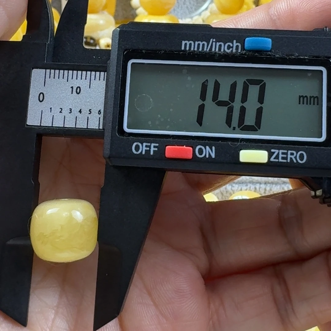 邦***哥蜜蜡未镶嵌裸石55杂