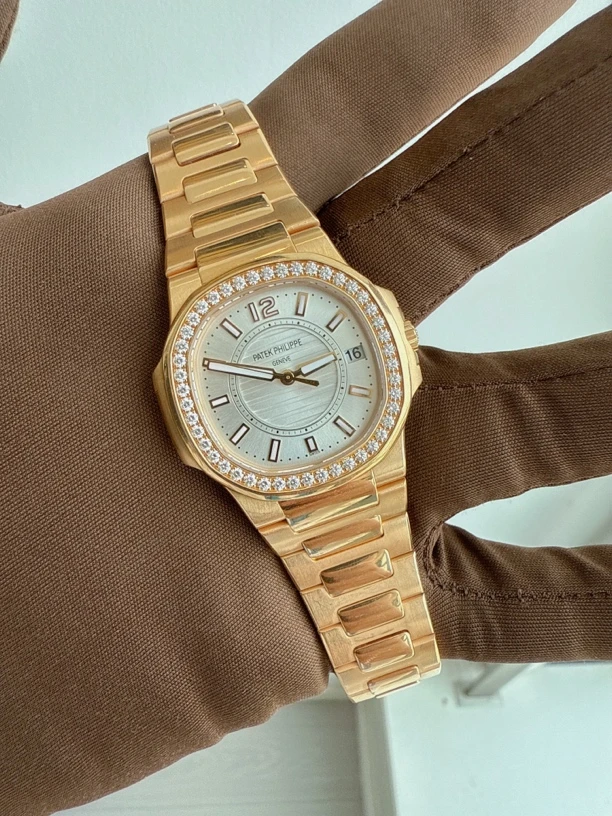 99新 Patek Philippe/百达翡丽 鹦鹉螺7010/1r 白钻单表
