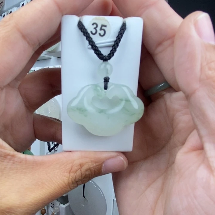 只***见石英质玉未镶嵌颈饰