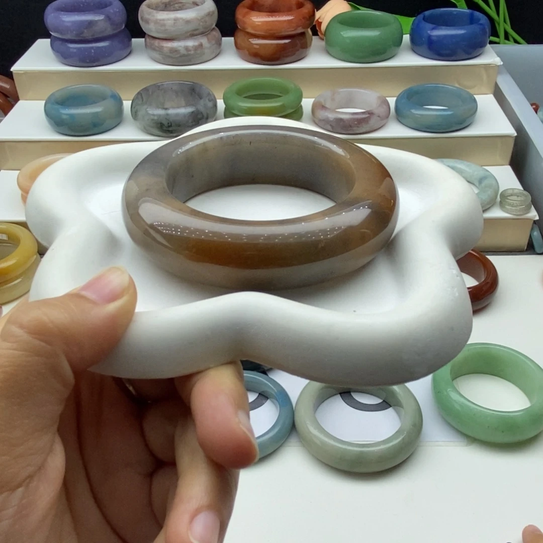 石英岩玉未镶嵌手镯