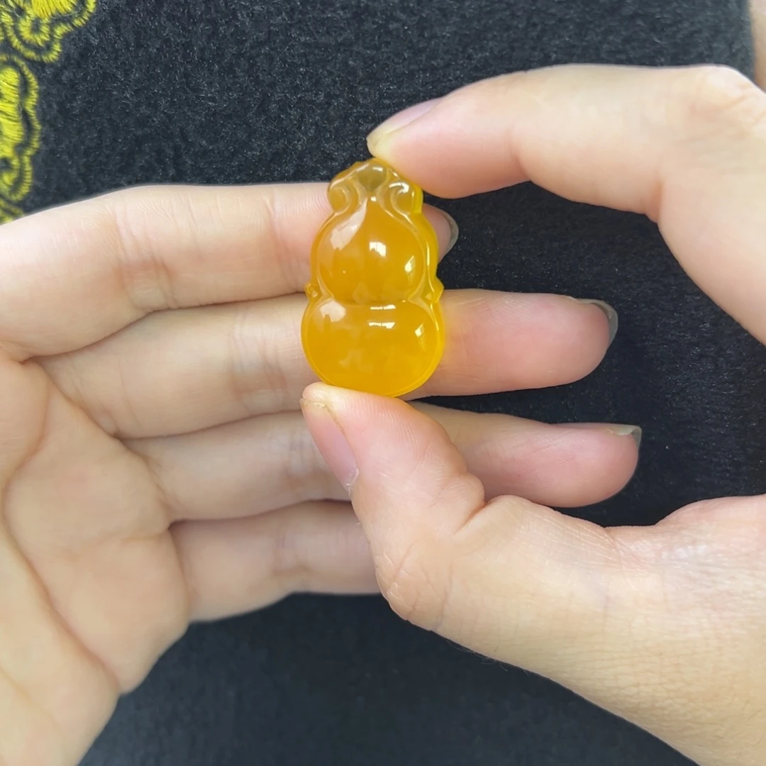 未镶嵌琥珀珠宝奇石