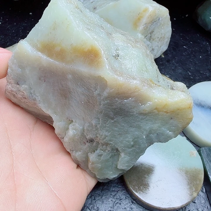 未镶嵌和田玉（糖玉）珠宝奇石