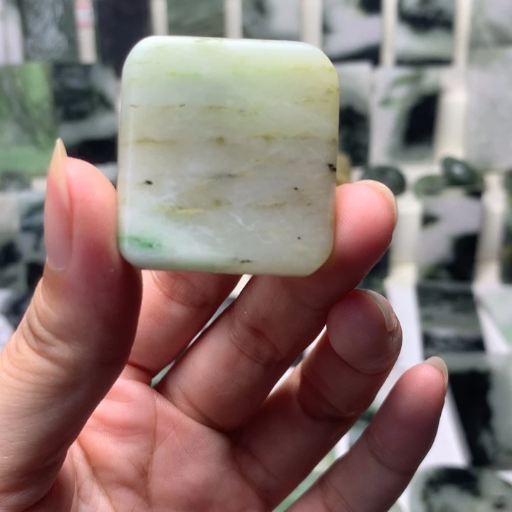 独山玉未镶嵌颈饰