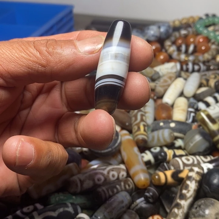 天然辰砂玛瑙吊坠