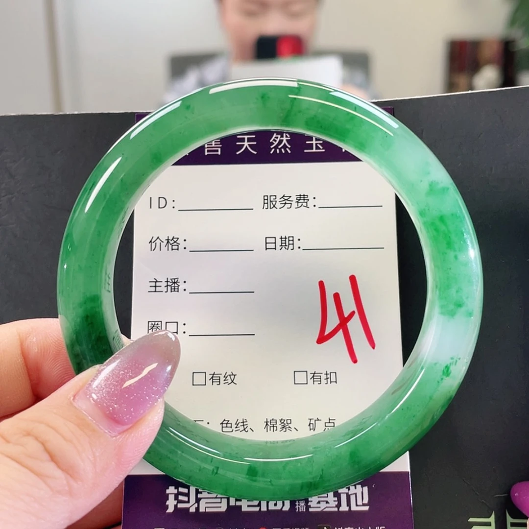 【闪购商品】未镶嵌手镯石英质玉