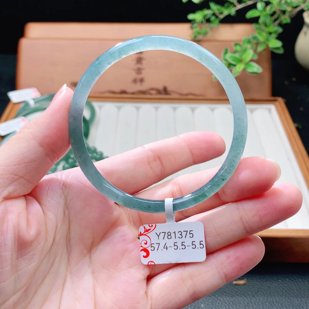 未镶嵌手镯(圆镯)翡翠