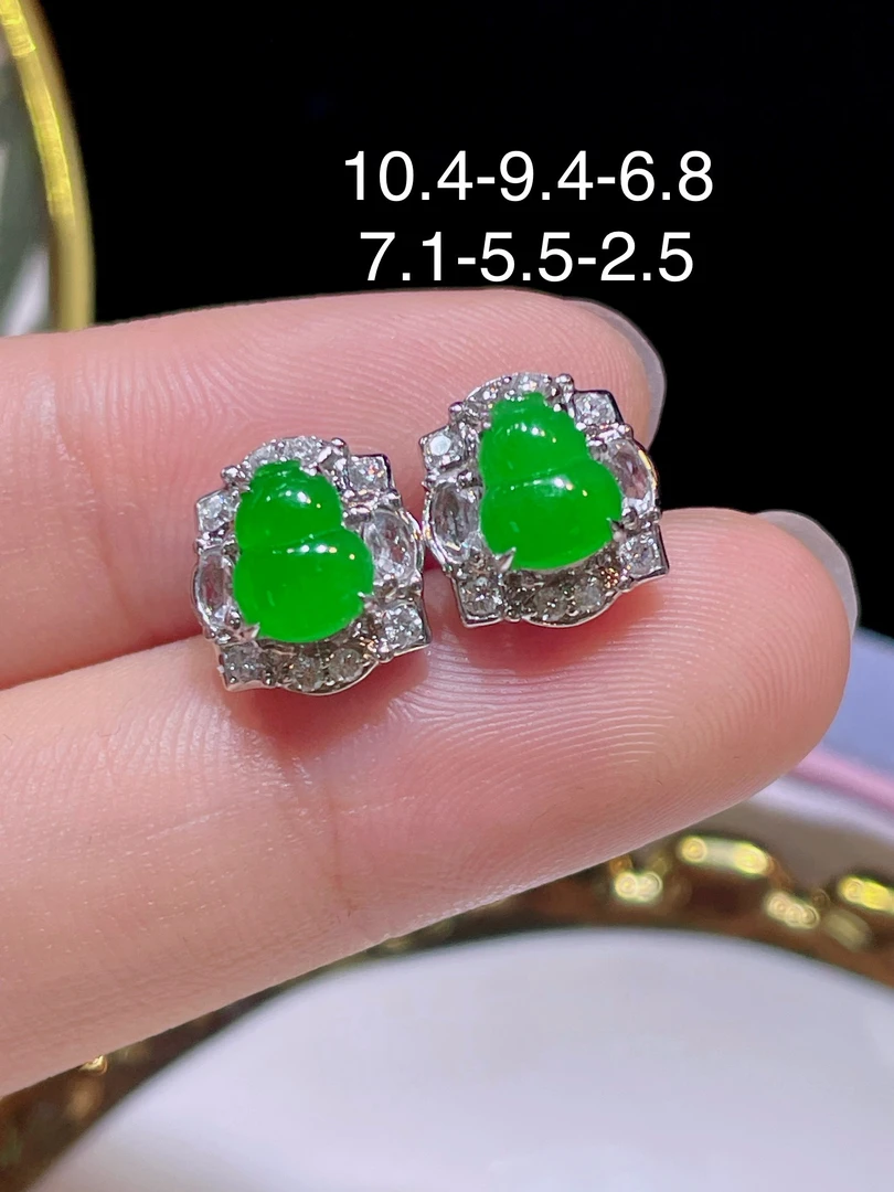 天然缅甸翡翠A货 满绿葫芦耳钉 18k金镶嵌钻石