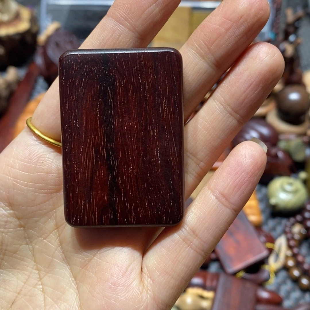 檀香紫檀（小叶紫檀）其**石