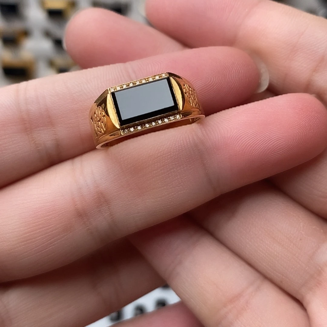 翡翠戒指18K金镶嵌大**水